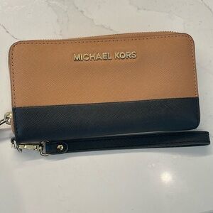 MICHAEL KORS WALLET WRISTLET